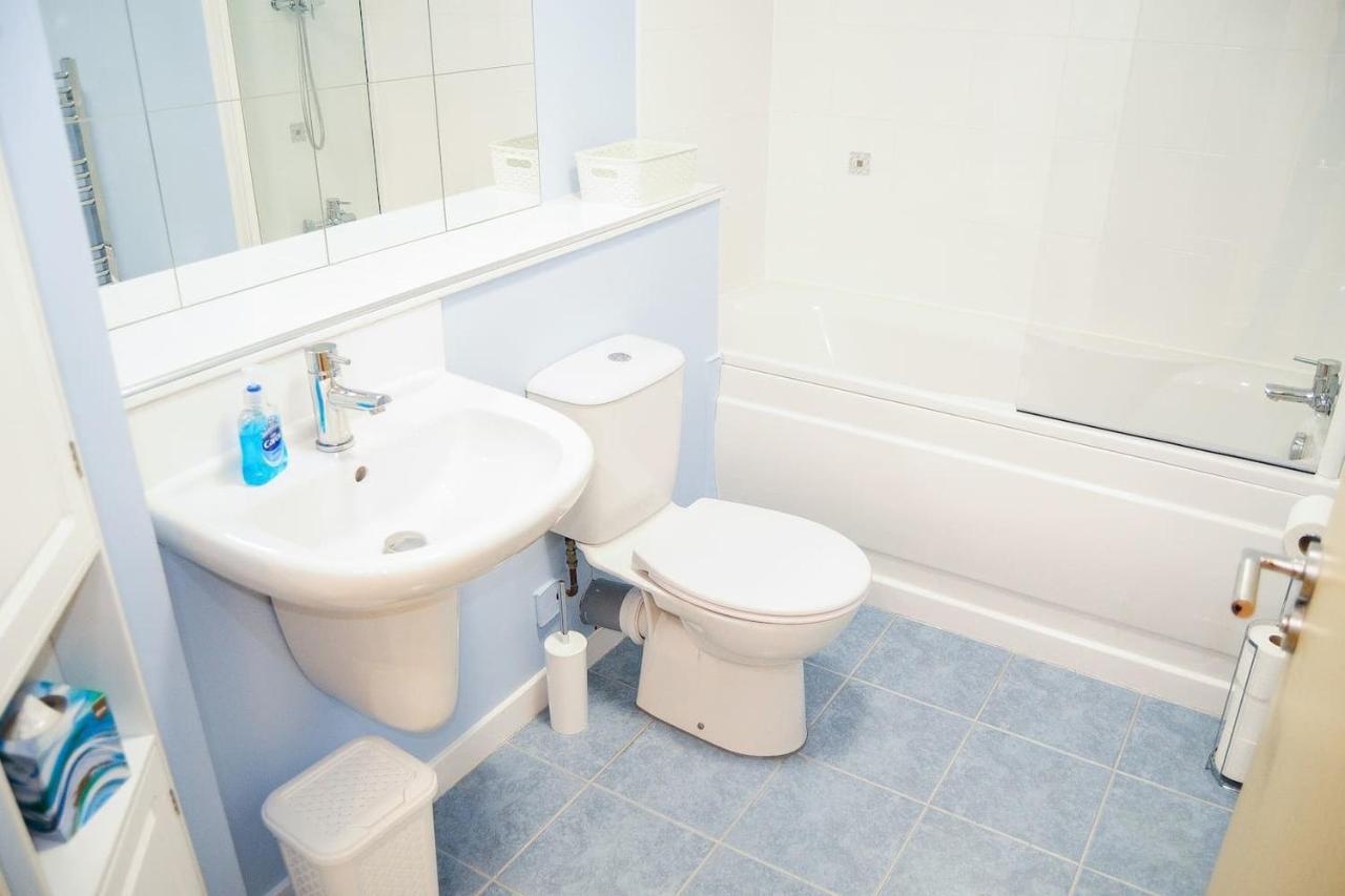 New Glasgow Family Home - Private Parking Екстериор снимка