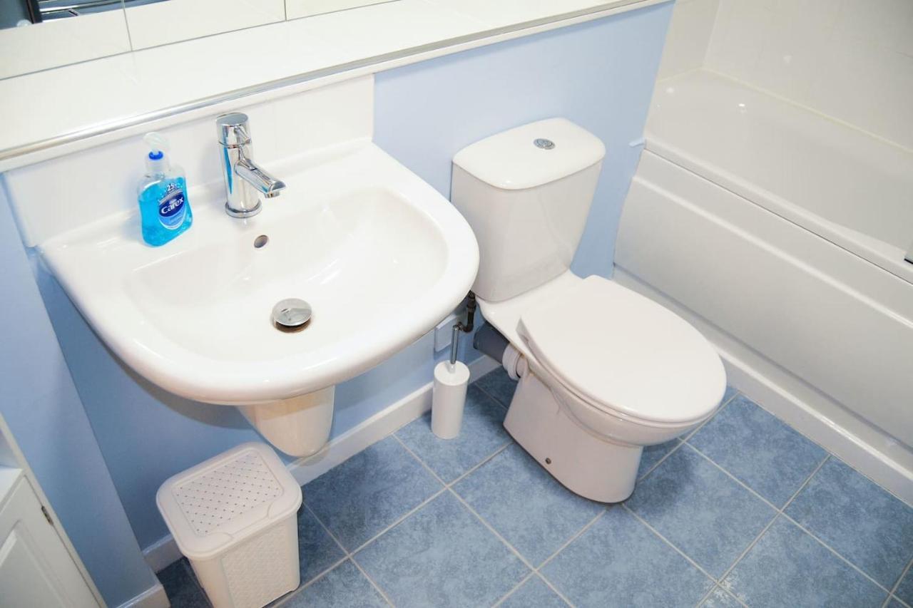 New Glasgow Family Home - Private Parking Екстериор снимка